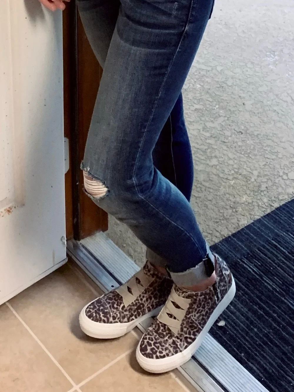 Blowfish leopard print Slip-Ons with zippered sides- size 9, EUC